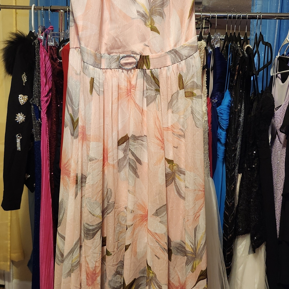 Chic Floral Maxi Dress in Pink and Gray